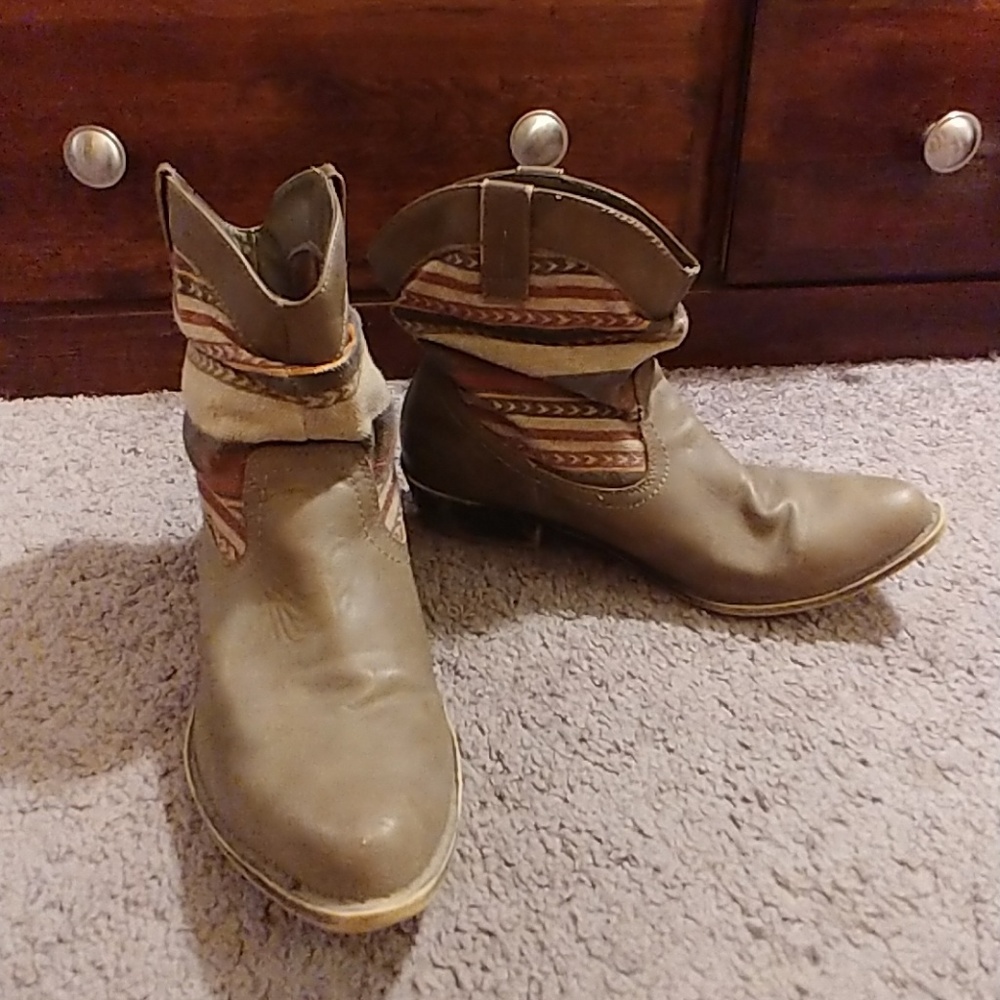 Ankle booties